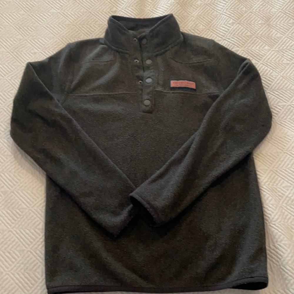 Grey  Vineyard Vines fleece pullover.